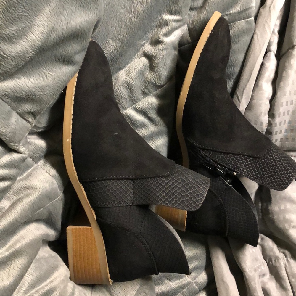 American Eagle Booties